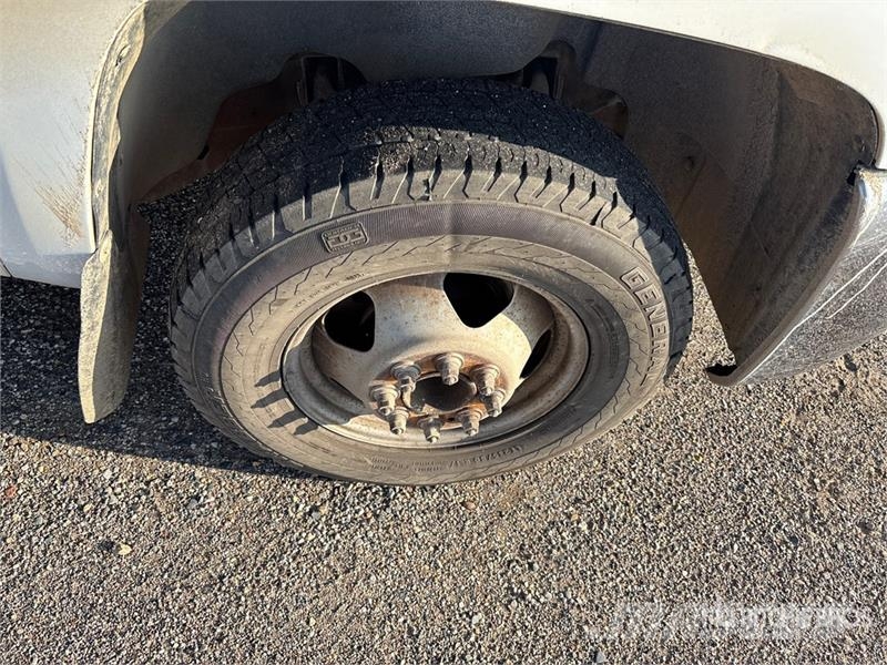 Chevrolet Silverado 3500HD Camion con sponde ribaltabili