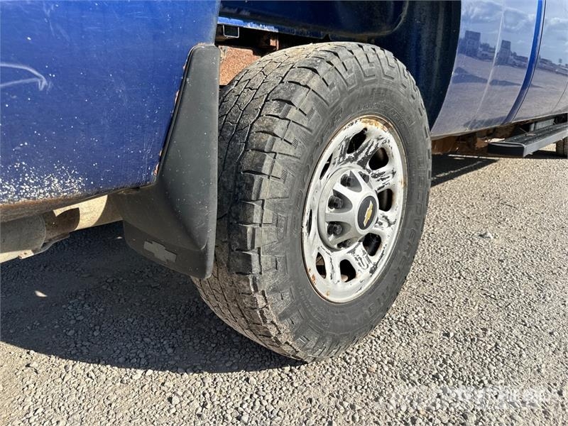 Chevrolet Silverado 3500HD 4x4 Crew Cab Pickup Drugi
