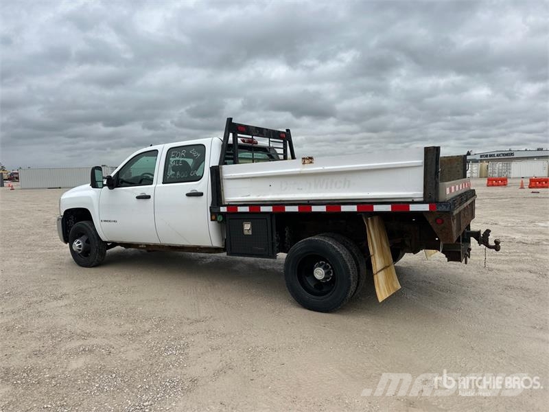 Chevrolet Silverado 3500HD 4x2 Crew Cab Service Truck Общински/универсални превозни средства
