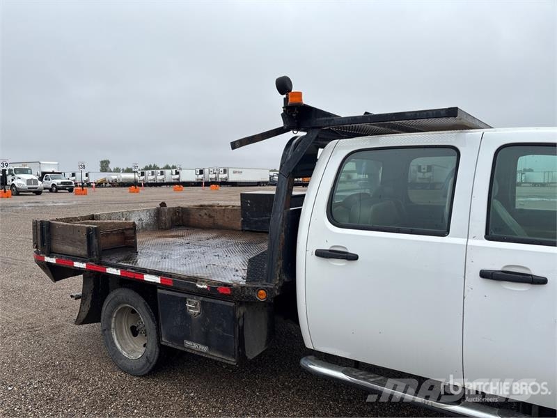 Chevrolet Silverado 3500HD شاحنات مسطحة/مفصلية الجوانب