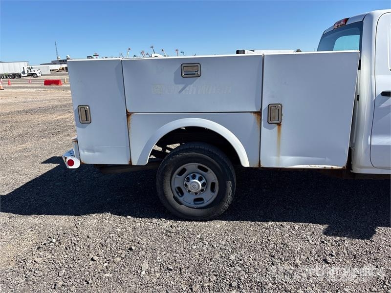 Chevrolet Silverado 3500HD شاحنات خفيفة/مفصلية الجوانب