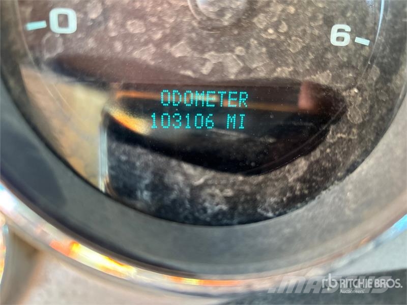 Chevrolet Silverado 3500HD Camion con sponde ribaltabili