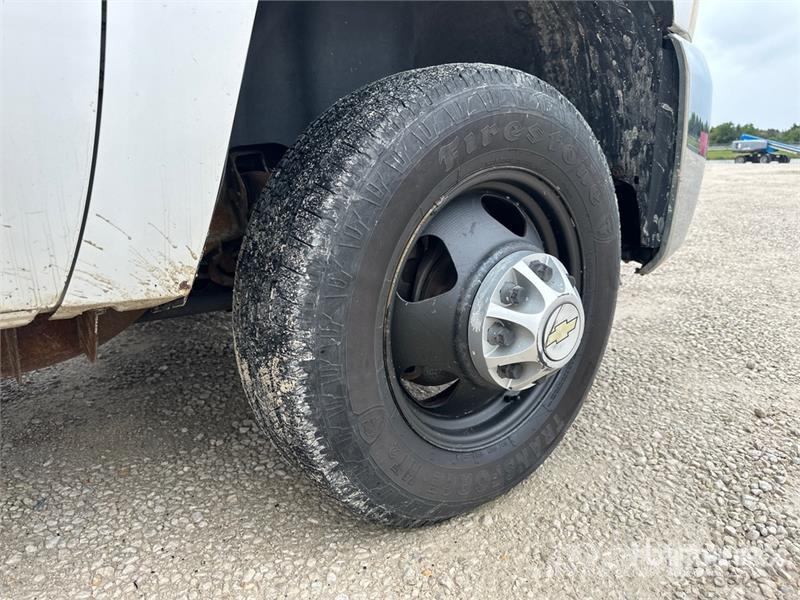 Chevrolet Silverado 3500HD 4x2 Crew Cab Service Truck Общински/универсални превозни средства