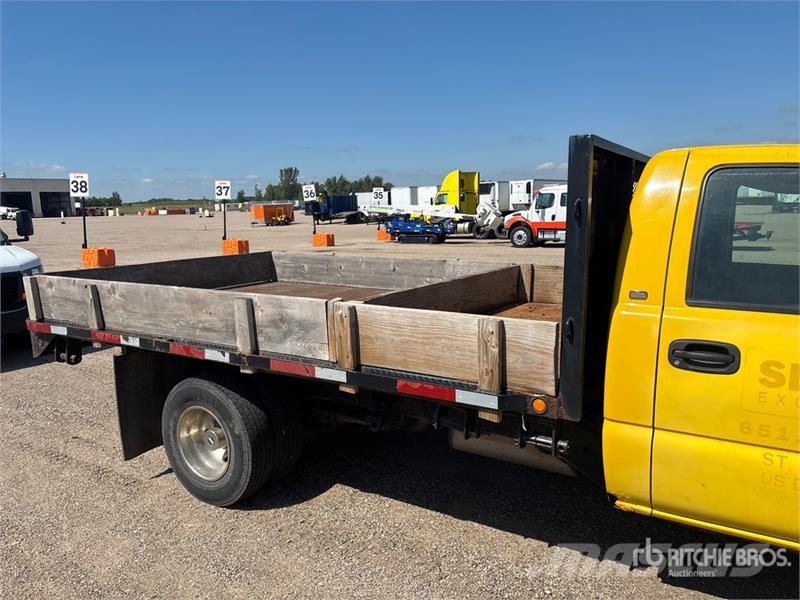 Chevrolet Silverado 3500 4x2 Flatbed Truck 플랫베드/드롭사이드 트럭