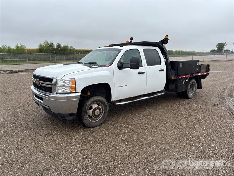 Chevrolet Silverado 3500HD شاحنات مسطحة/مفصلية الجوانب