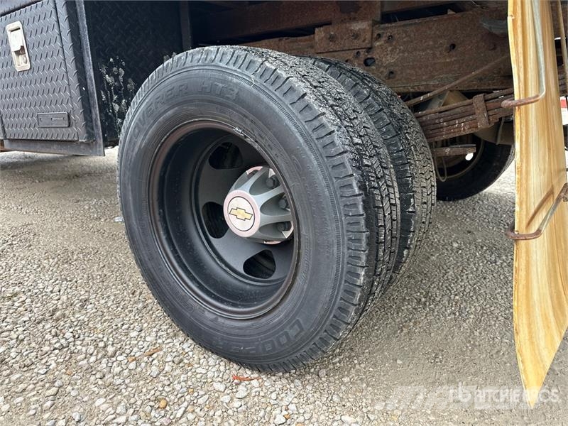 Chevrolet Silverado 3500HD 4x2 Crew Cab Service Truck Общински/универсални превозни средства