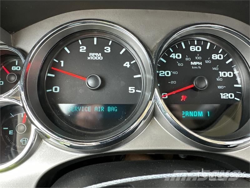 Chevrolet Silverado 3500HD 4x2 Crew Cab Service Truck Общински/универсални превозни средства