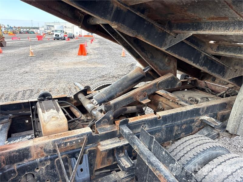 Chevrolet Silverado 3500HD 4x4 Dump Truck Damperli kamyonlar