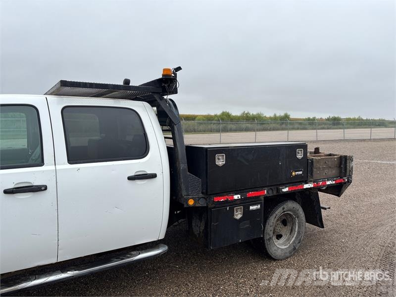 Chevrolet Silverado 3500HD شاحنات مسطحة/مفصلية الجوانب
