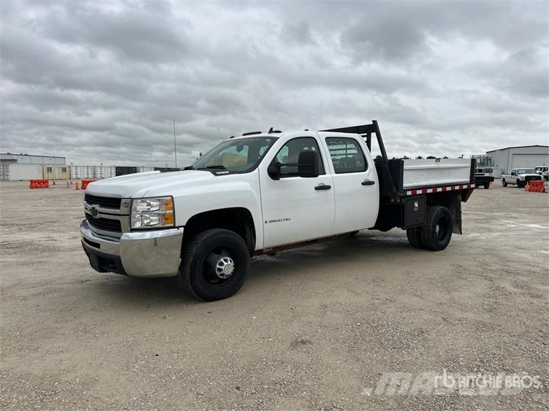 Chevrolet Silverado 3500HD 4x2 Crew Cab Service Truck Общински/универсални превозни средства