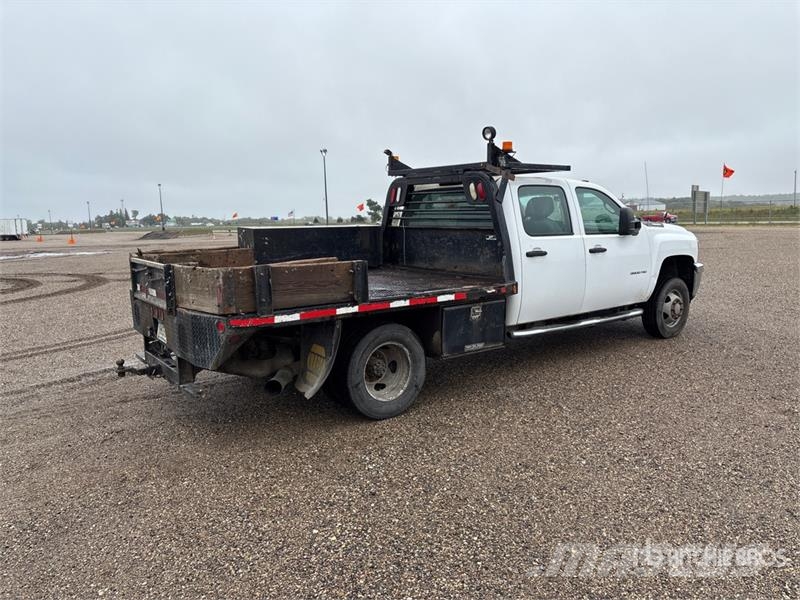 Chevrolet Silverado 3500HD شاحنات مسطحة/مفصلية الجوانب