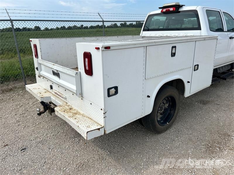 Chevrolet Silverado 4500HD 4x2 Crew Cab Utility Truck شاحنات خفيفة/مفصلية الجوانب