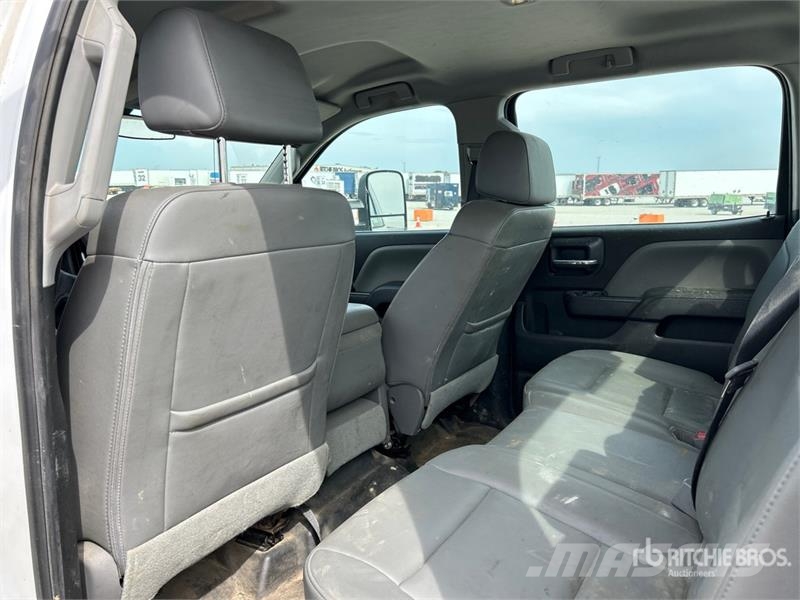 Chevrolet Silverado 4500HD 4x2 Crew Cab Utility Truck شاحنات خفيفة/مفصلية الجوانب