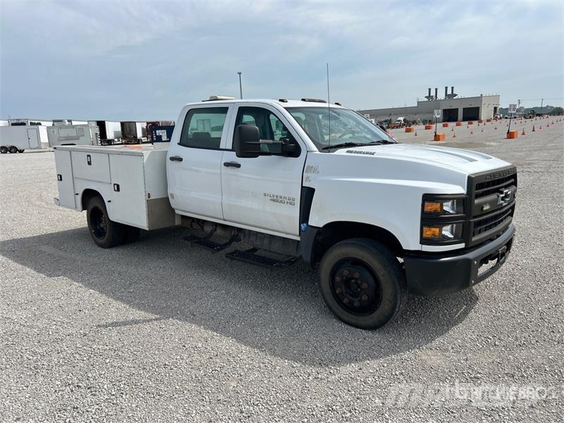 Chevrolet Silverado 4500HD 4x2 Crew Cab Utility Truck شاحنات خفيفة/مفصلية الجوانب