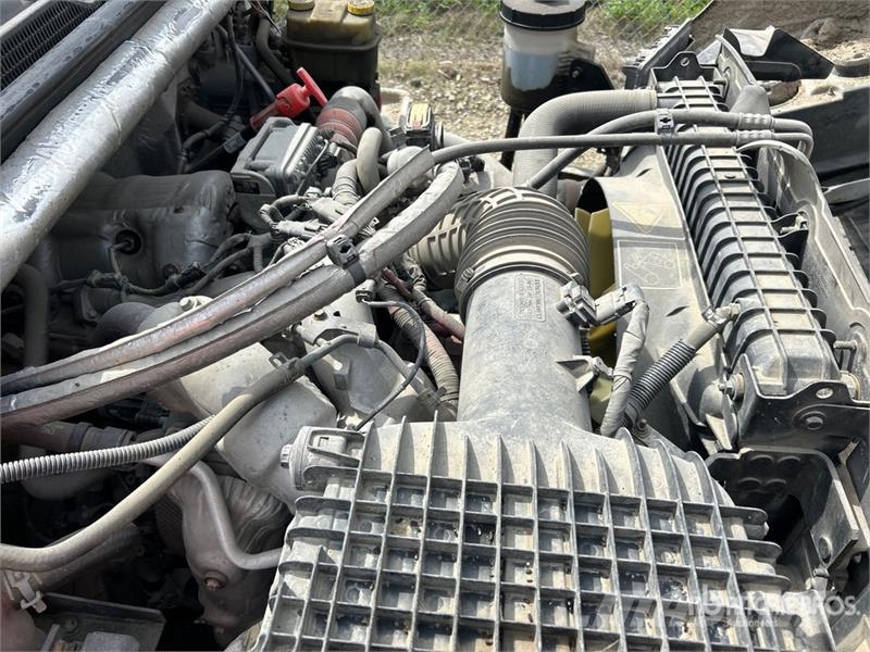 Chevrolet Silverado 4500HD 4x2 Crew Cab Utility Truck شاحنات خفيفة/مفصلية الجوانب
