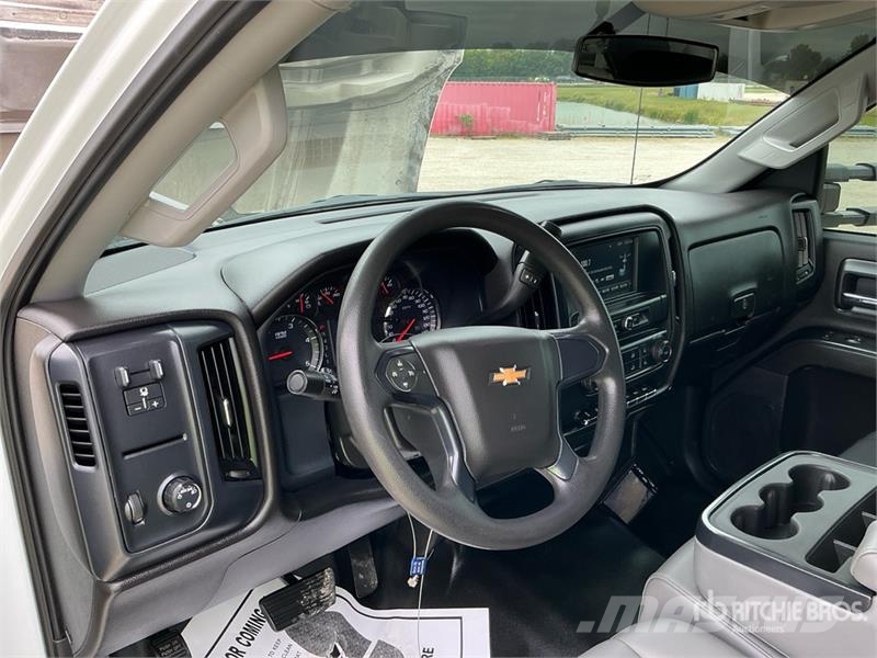 Chevrolet Silverado 4500 HD 4x2 Utility Truck Бортовые фургоны