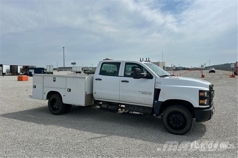 Chevrolet Silverado 4500HD 4x2 Crew Cab Utility Truck شاحنات خفيفة/مفصلية الجوانب