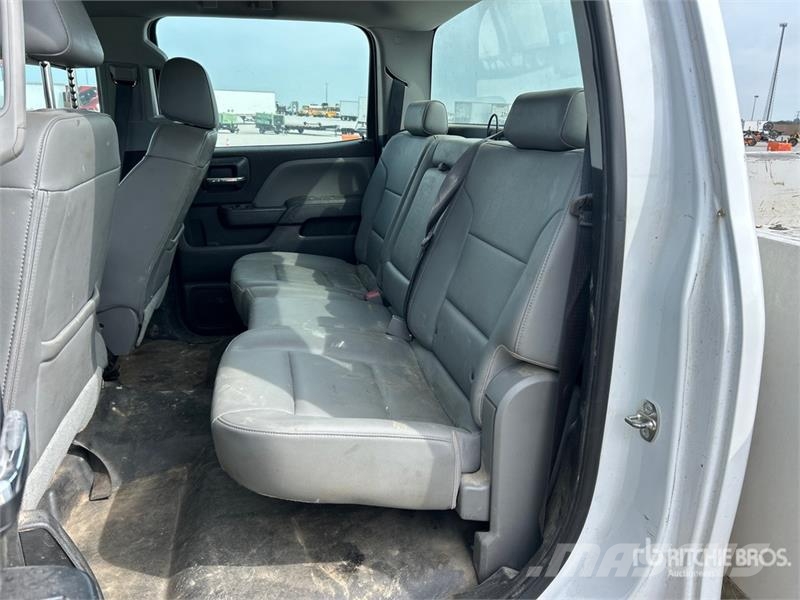 Chevrolet Silverado 4500HD 4x2 Crew Cab Utility Truck شاحنات خفيفة/مفصلية الجوانب