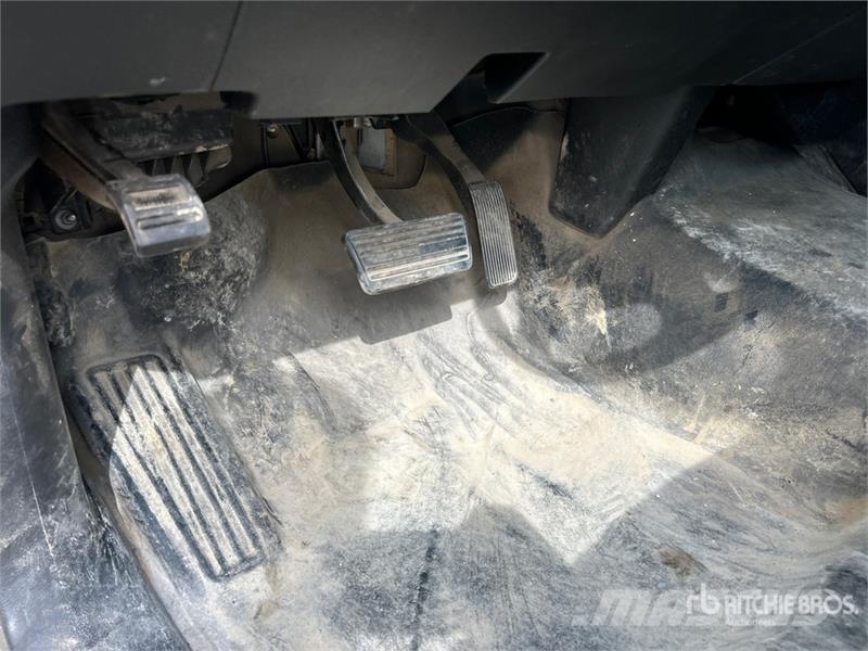 Chevrolet Silverado 4500HD 4x2 Crew Cab Utility Truck شاحنات خفيفة/مفصلية الجوانب