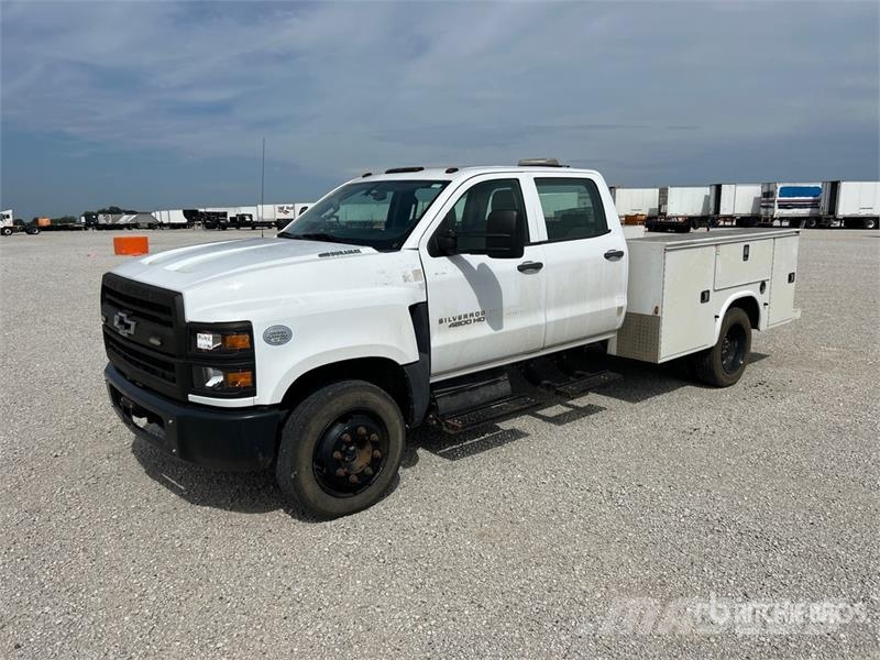 Chevrolet Silverado 4500HD 4x2 Crew Cab Utility Truck شاحنات خفيفة/مفصلية الجوانب