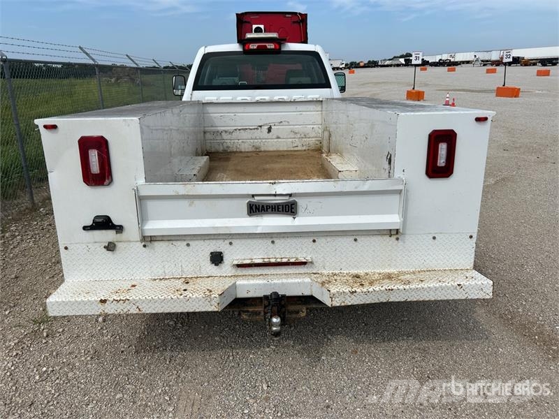 Chevrolet Silverado 4500HD 4x2 Crew Cab Utility Truck شاحنات خفيفة/مفصلية الجوانب