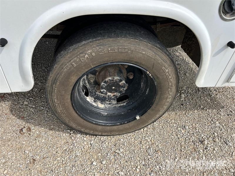 Chevrolet Silverado 4500HD 4x2 Crew Cab Utility Truck شاحنات خفيفة/مفصلية الجوانب