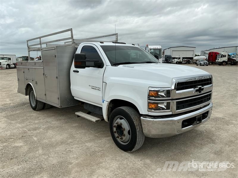 Chevrolet Silverado 4500 HD 4x2 Utility Truck Бортовые фургоны