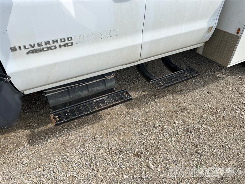 Chevrolet Silverado 4500HD 4x2 Crew Cab Utility Truck شاحنات خفيفة/مفصلية الجوانب