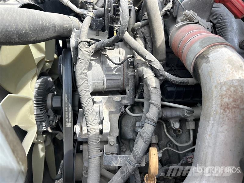 Chevrolet Silverado 4500HD 4x2 Crew Cab Utility Truck شاحنات خفيفة/مفصلية الجوانب