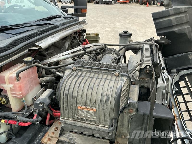 Chevrolet Silverado 4500 HD 4x2 Utility Truck Бортовые фургоны