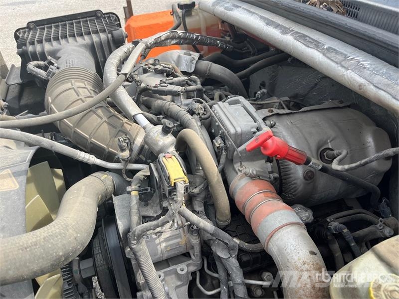 Chevrolet Silverado 4500HD 4x2 Crew Cab Utility Truck Nakladacia/sklápacia bočnica