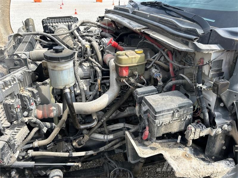Chevrolet Silverado 4500HD 4x2 Crew Cab Utility Truck شاحنات خفيفة/مفصلية الجوانب