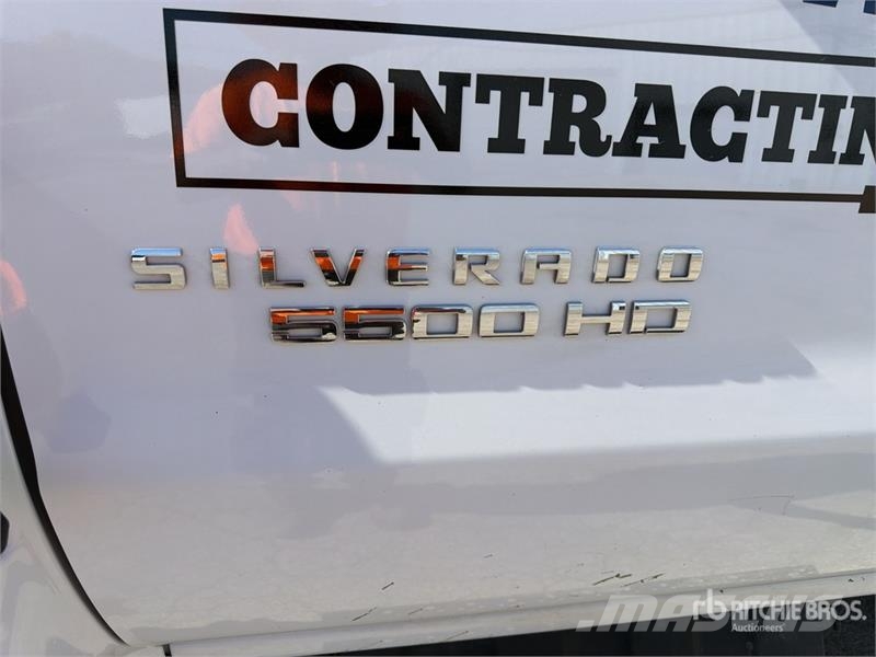 Chevrolet Silverado 5500HD 4x4 Crew Cab Utility Truck Prekucniki