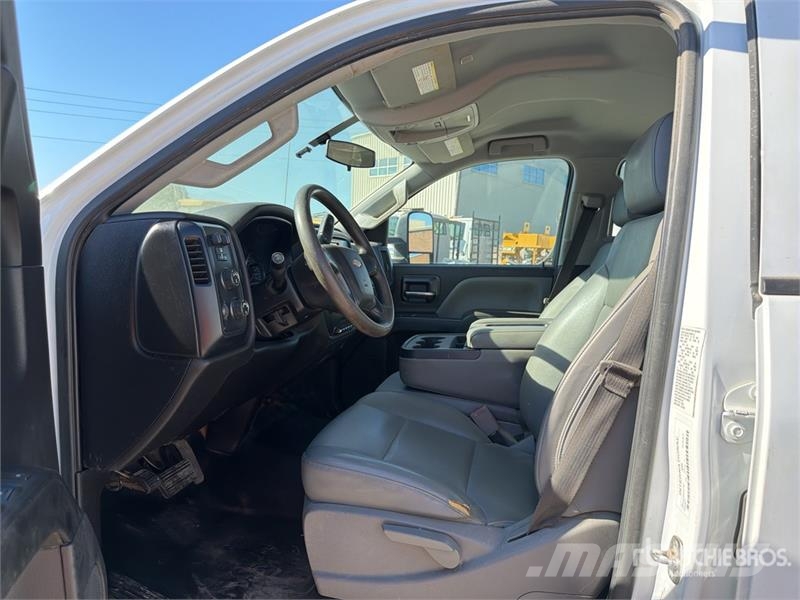 Chevrolet Silverado 5500HD 4x4 Crew Cab Utility Truck Prekucniki