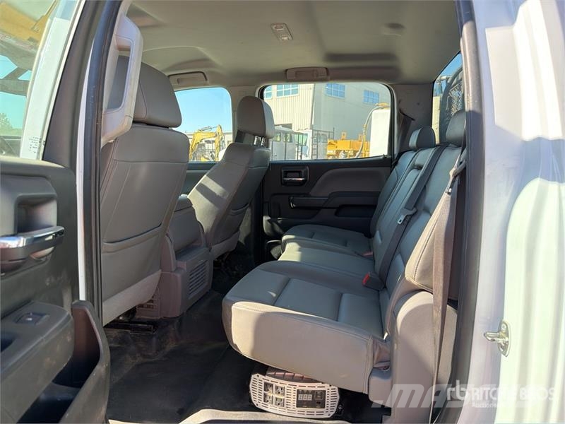 Chevrolet Silverado 5500HD 4x4 Crew Cab Utility Truck Prekucniki