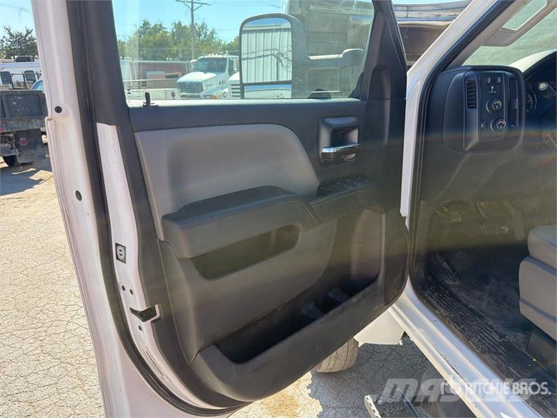 Chevrolet Silverado 5500HD 4x4 Crew Cab Utility Truck Prekucniki