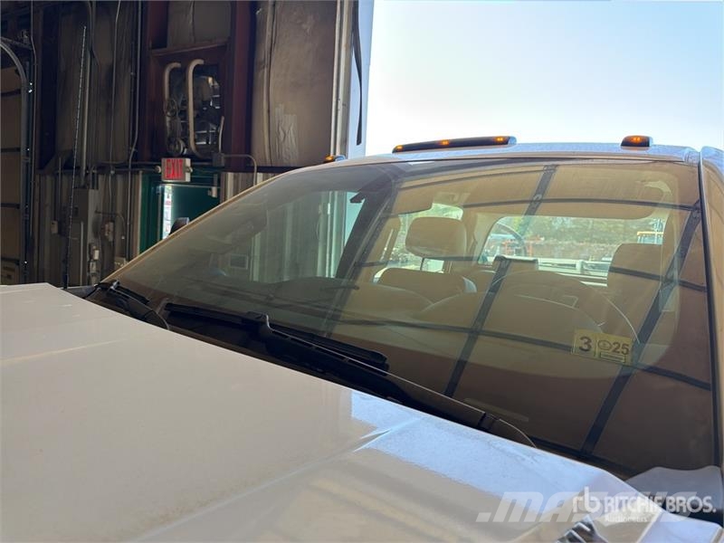 Chevrolet Silverado 5500HD 4x4 Crew Cab Utility Truck Prekucniki