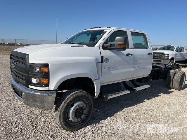 Iegādāties lietotu Chevrolet Silverado 5500HD 4x4 Crew Cab Cab and ...
