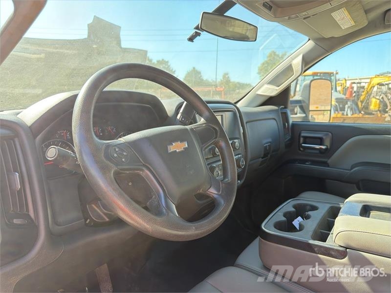 Chevrolet Silverado 5500HD 4x4 Crew Cab Utility Truck Prekucniki