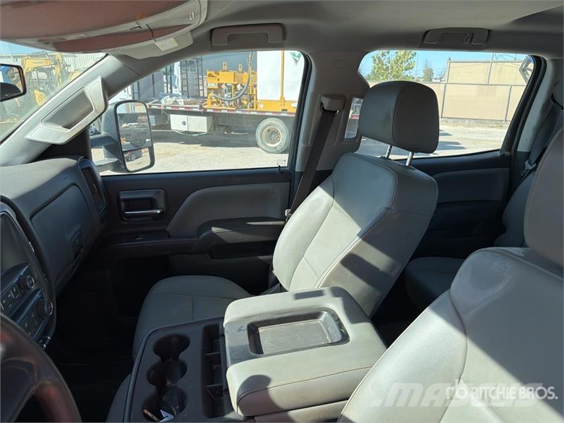 Chevrolet Silverado 5500HD 4x4 Crew Cab Utility Truck Prekucniki