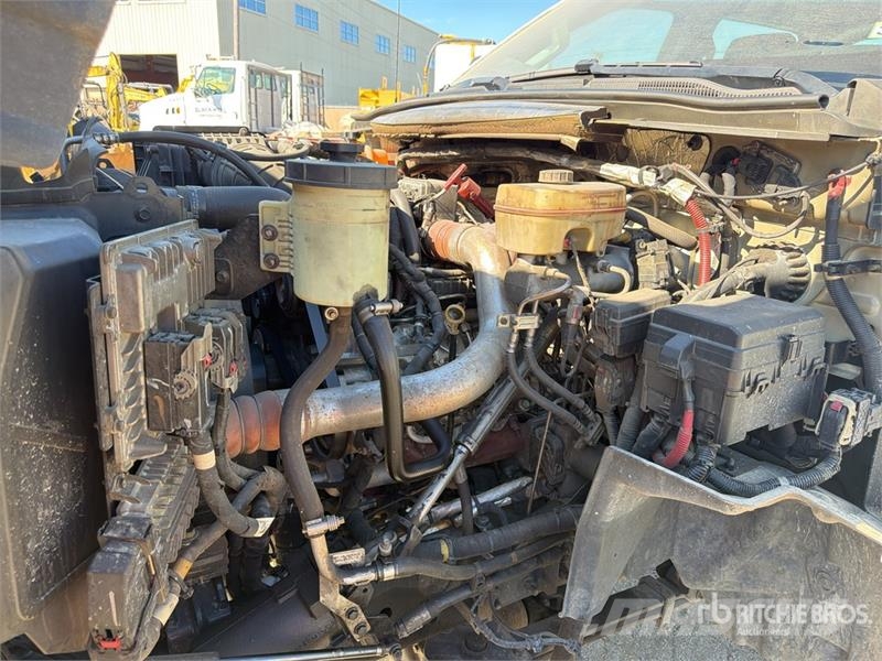 Chevrolet Silverado 5500HD 4x4 Crew Cab Utility Truck Prekucniki