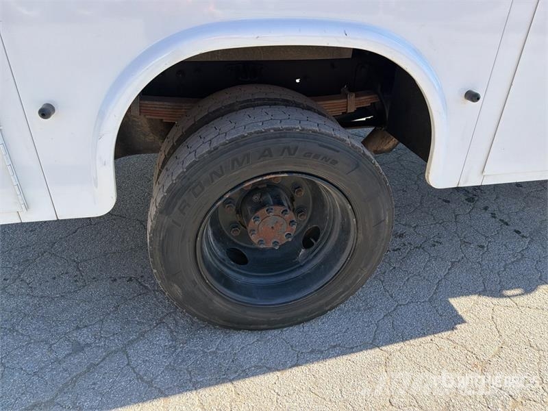 Chevrolet Silverado 5500HD 4x4 Crew Cab Utility Truck Prekucniki