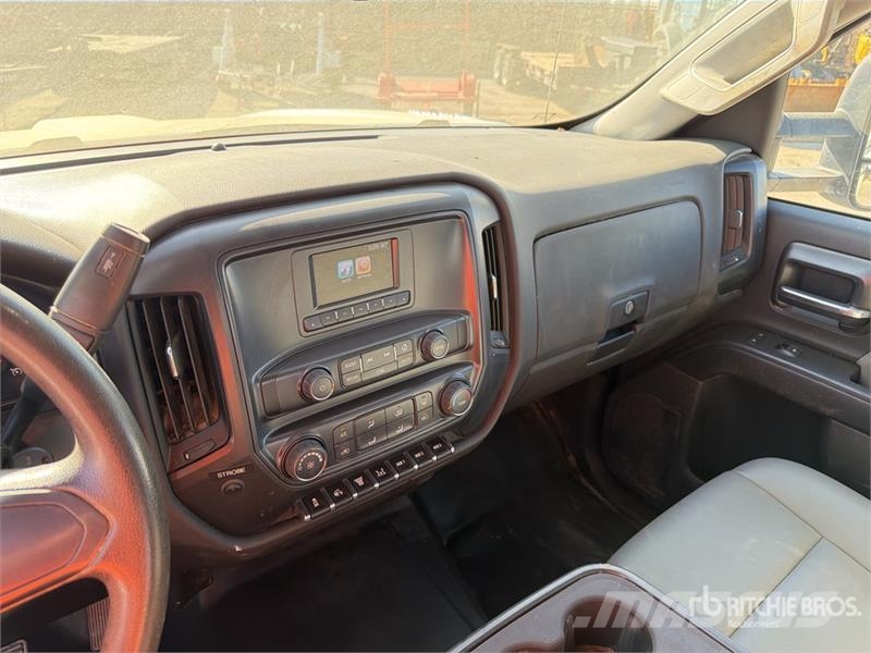 Chevrolet Silverado 5500HD 4x4 Crew Cab Utility Truck Prekucniki