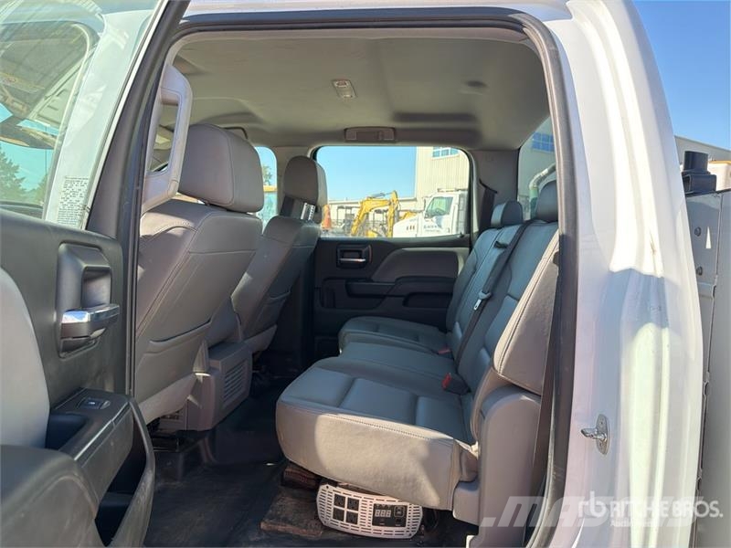 Chevrolet Silverado 5500HD 4x4 Crew Cab Utility Truck Prekucniki