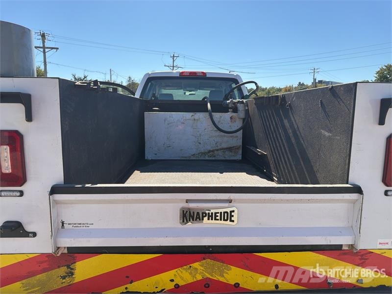 Chevrolet Silverado 5500HD 4x4 Crew Cab Utility Truck Prekucniki
