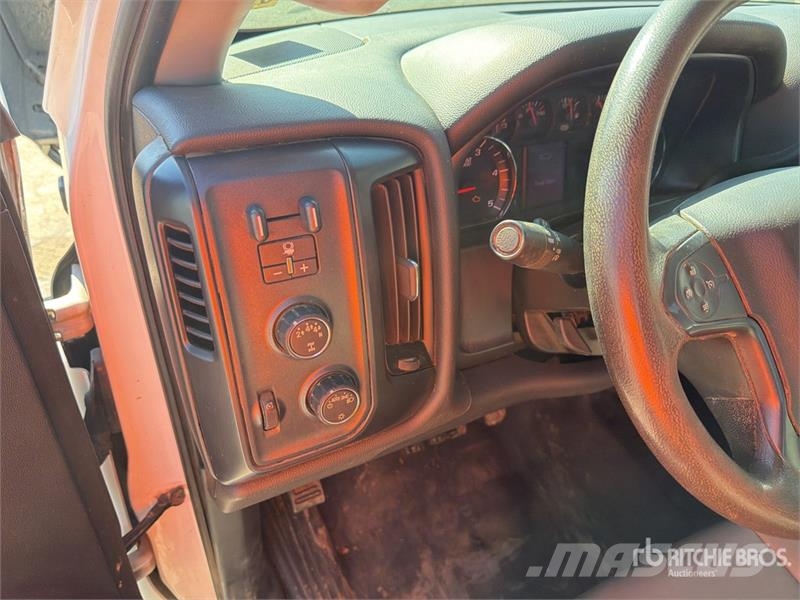 Chevrolet Silverado 5500HD 4x4 Crew Cab Utility Truck Prekucniki