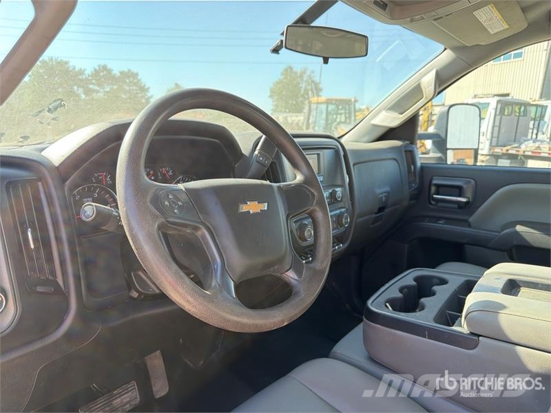 Chevrolet Silverado 5500HD 4x4 Crew Cab Utility Truck Prekucniki