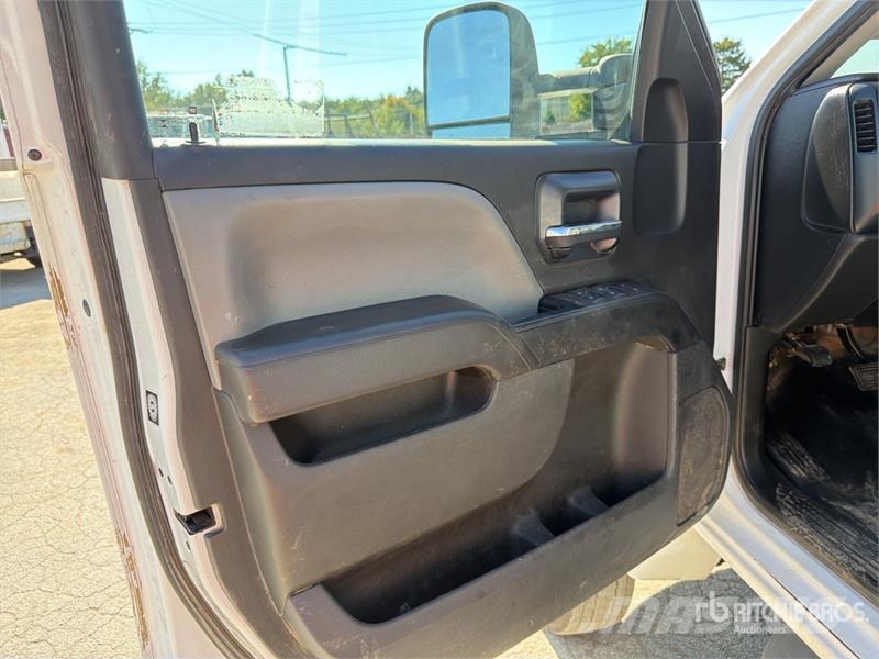 Chevrolet Silverado 5500HD 4x4 Crew Cab Utility Truck Prekucniki