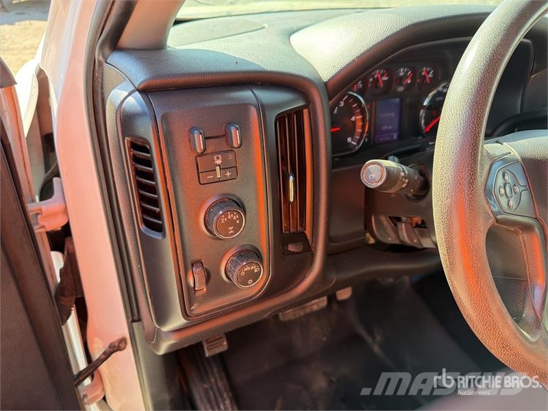 Chevrolet Silverado 5500HD 4x4 Crew Cab Utility Truck Prekucniki