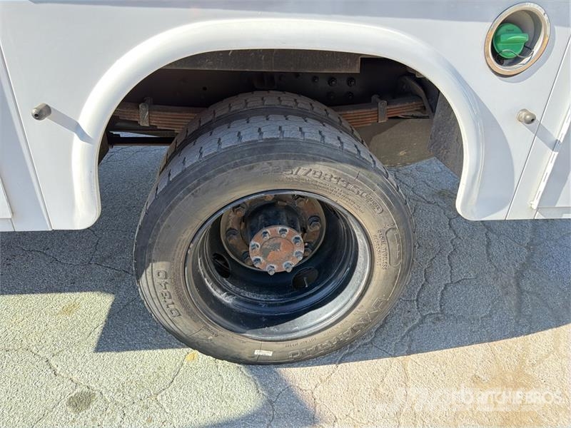 Chevrolet Silverado 5500HD 4x4 Crew Cab Utility Truck Prekucniki